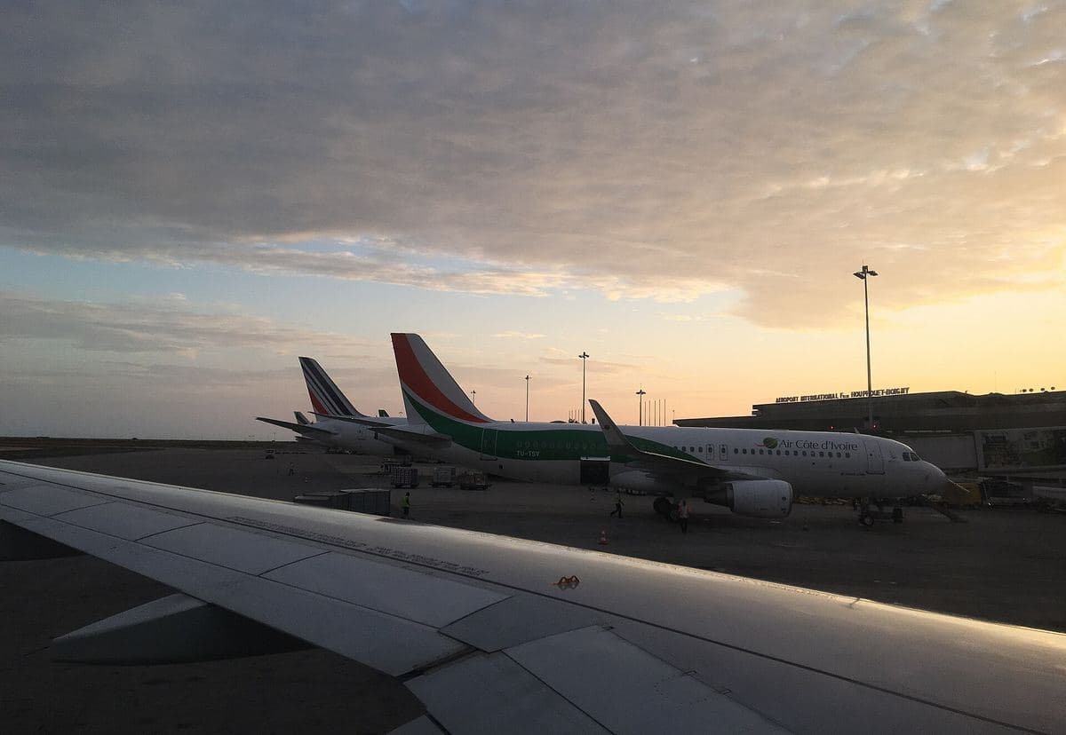 Avion d'Air Côte d'Ivoire à l'aéroport international Félix Houphouët-Boigny d'Abidjan